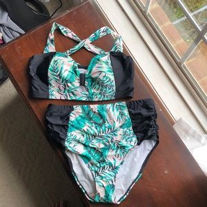🏖👙 Gently used women’s swimsuit.